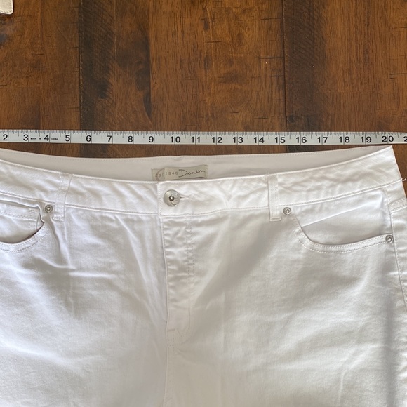 Cato Women’s Plus White Denim Pants - Picture 11 of 15